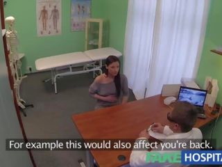 Fakehospital verborgen cameras vangst patiënt gebruik massage gereedschap voor een orgasme